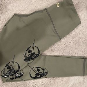 CHRLDR green leggings size: xs